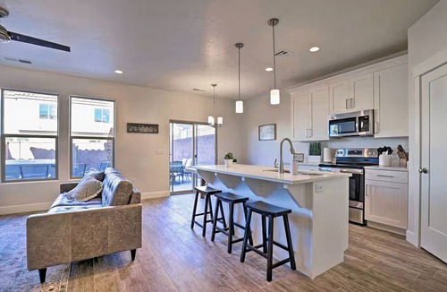 Washington House | 3BR Vida Sol Townhome | Private Hot Tub, Fire Pit & Pool Access