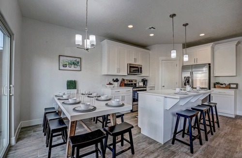 Washington House | 3BR Vida Sol Townhome | Private Hot Tub, Fire Pit & Pool Access