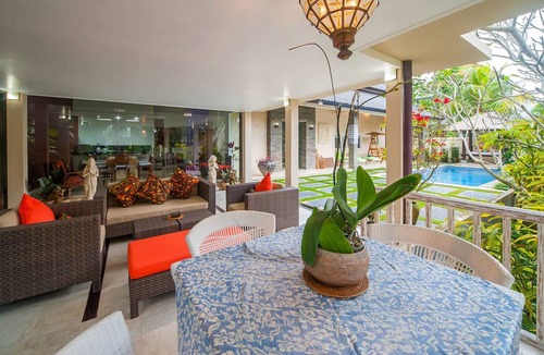 Melayang Villa | 3BR Villa Damai with Pool & Rice Field