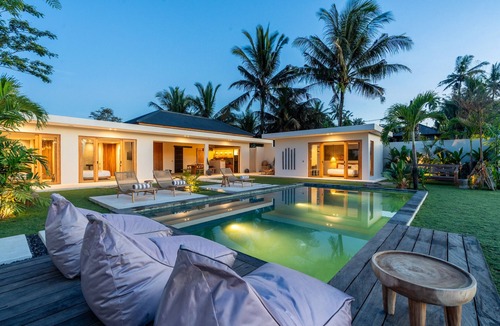 Pejeng Kawan Villa | 3BR Villa Ubud, Unique Ricefields Views