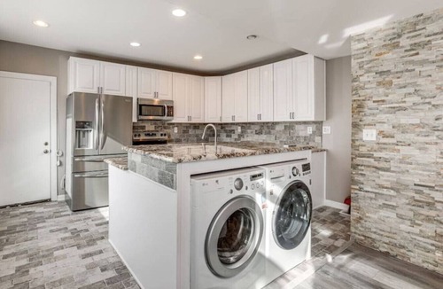 Delair House | 3BR w/Hot Tub + 2 King Beds