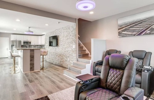 Delair House | 3BR w/Hot Tub + 2 King Beds