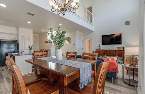 New Braunfels Condo | 3BR w/Pool | On Golf Course | Near Tubing
