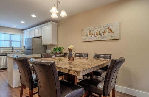 Branson House | 3BR WALK-IN w/Loft ~ Pool ~ FREE TICKETS INCLUDED! (RH230B)