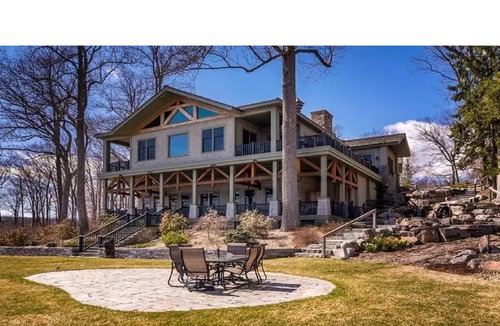 Salem House | 3BR Waterfront Adirondack styled Guest suite