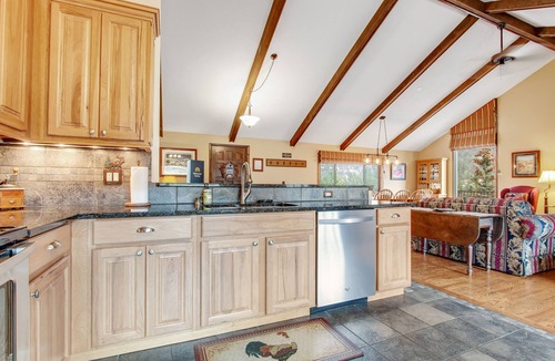 Carriage Hills House | 3BR with Epic Mountain Views and Huge Deck!