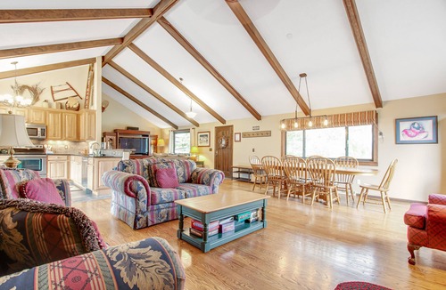 Carriage Hills House | 3BR with Epic Mountain Views and Huge Deck!