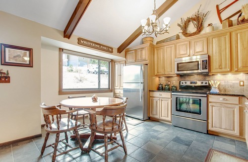Carriage Hills House | 3BR with Epic Mountain Views and Huge Deck!