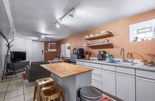 Palmer Square Apartment | 3br with Private Entrance - Garden Unit