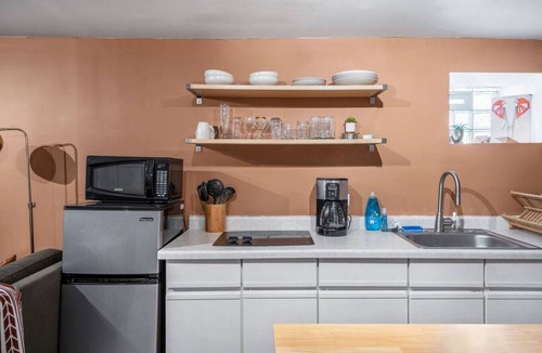 Palmer Square Apartment | 3br with Private Entrance - Garden Unit