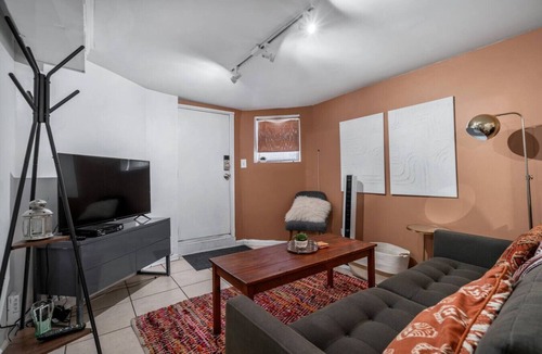 Palmer Square Apartment | 3br with Private Entrance - Garden Unit