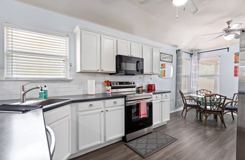 Denton House | 3BR2BA 1-Story 2Car-G 1 Mile To MedicalCity/BSW Heart/Presbyterian/Shopping/UNT