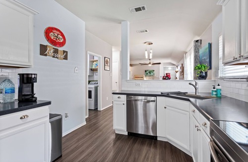 Denton House | 3BR2BA 1-Story 2Car-G 1 Mile To MedicalCity/BSW Heart/Presbyterian/Shopping/UNT