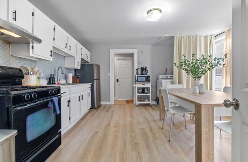Winter Hill Apartment | 3BR2BATH 12G Home in Somerville
