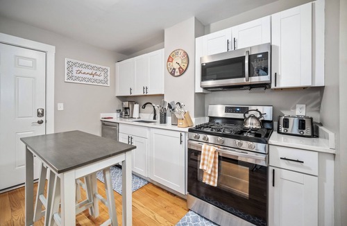 North End Apartment | 3brm/1bath North End Gem