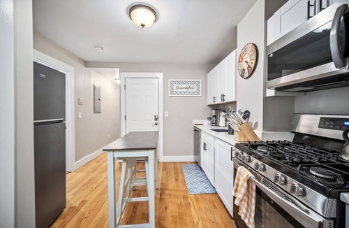 North End Apartment | 3brm/1bath North End Gem