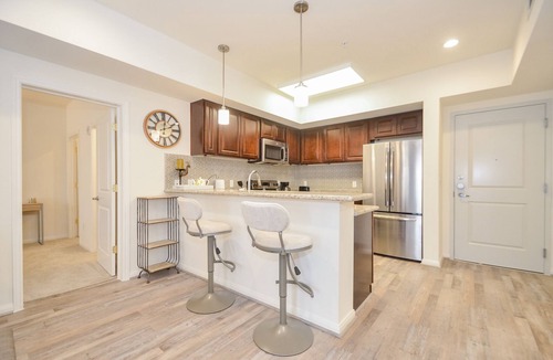 Katy Condo | 3C| Charm in the City| Stylish home in Gated Complex