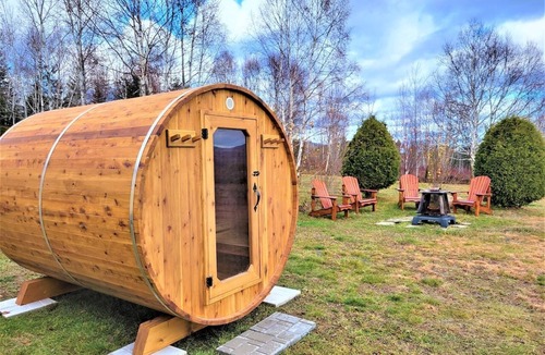 Baie-St-Paul Ski Chalet | 3CH - Fireplace | Spa | Sauna | WiFi | Ping-pong