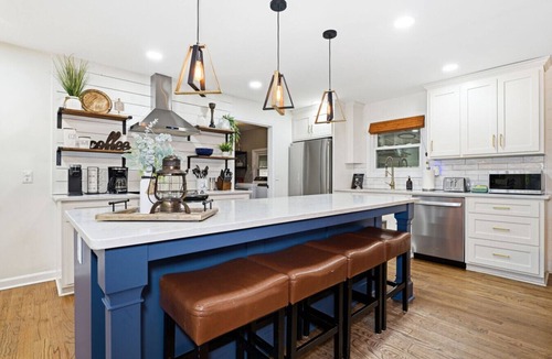 Woodstock House | 3King B | Firepit | Pet-Friendly | Short Walk DT