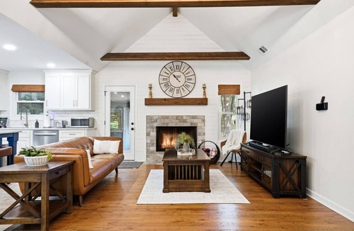 Woodstock House | 3King B | Firepit | Pet-Friendly | Short Walk DT