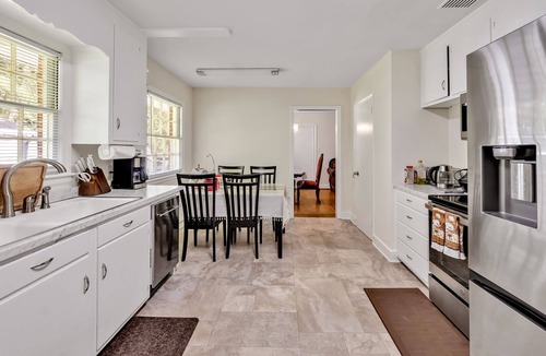 Chapel Hill House | 3king beds 1Gbps GFiber Free EV charger Hot Tub