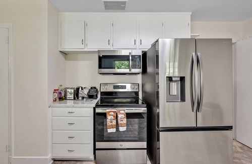 Chapel Hill House | 3king beds 1Gbps GFiber Free EV charger Hot Tub