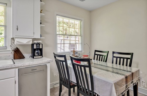 Chapel Hill House | 3king beds 1Gbps GFiber Free EV charger Hot Tub