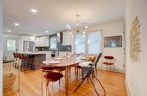 Eastgate House | 3KingSuites~17Guests~KidPad~NHills~BackyardRetreat