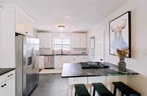 Sheridan House | 3ksqft | PetsOK | Mountain View| The Bondline Home