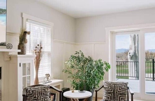 Sheridan House | 3ksqft | PetsOK | Mountain View| The Bondline Home