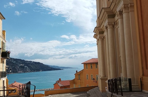 Old Town Apartment | 3min walk BEACHES, PARKING Town Hall, Pedestrian street Quiet 42 m2 CLIM 3p max