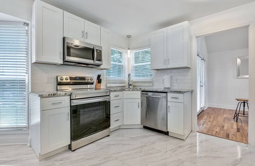 Antioch House | 3minAirport ♥ 10minDowntown ♥ FreeParking 3BD2.5BA