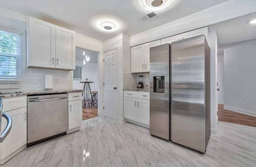 Antioch House | 3minAirport ♥ 10minDowntown ♥ FreeParking 3BD2.5BA