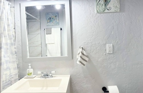 Central Oklahoma City Apartment | 3mins Asia Dist| Kitchen | Rain Faucet Shower| Enjoy Christmas