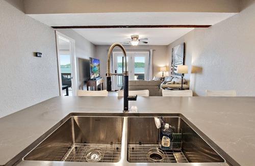 Lake Ozark Condo | 3MM, fully remolded, main channel lakefront with pool