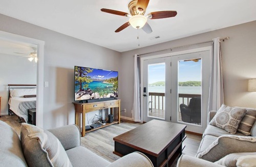 Lake Ozark Condo | 3MM, fully remolded, main channel lakefront with pool