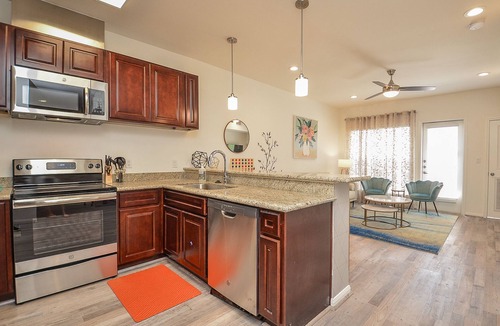 Katy Condo | 3P| Chic & Stylish Condo Unit| Lifestyle Center Living