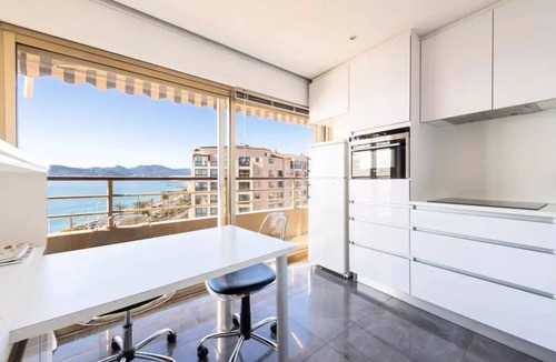 Cannes La Bocca Apartment | 3P Panoramic View & Beach Access