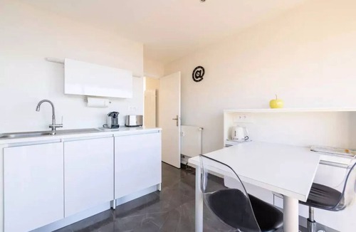 Cannes La Bocca Apartment | 3P Panoramic View & Beach Access