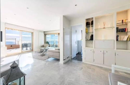 Cannes La Bocca Apartment | 3P Panoramic View & Beach Access