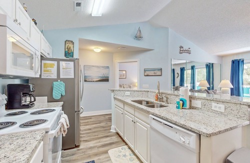 Calabash Condo | 3rd floor condo & studio with streaming, kitchen, kitchenette, balcony, W/D