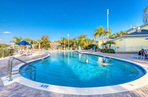 Bahama Bay House | 3rd floor condo w restaurant tennis court basketball court pools sauna