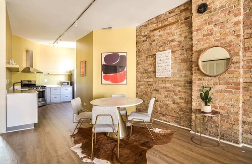 River North Apartment | 3rd Floor Flat in River North - 3N