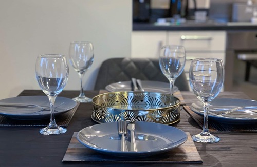 Wolverhampton Apartment | 3rd Floor Penthouse Corner Apartment/Balcony