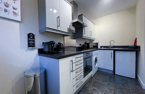 Wolverhampton Apartment | 3rd Floor Penthouse Corner Apartment/Balcony