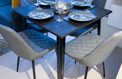 Wolverhampton Apartment | 3rd Floor Penthouse Corner Apartment/Balcony