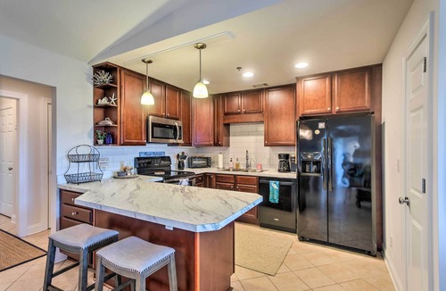 Darien Condo | 3rd-Floor Riverfront Condo: Walk to Downtown Eats!