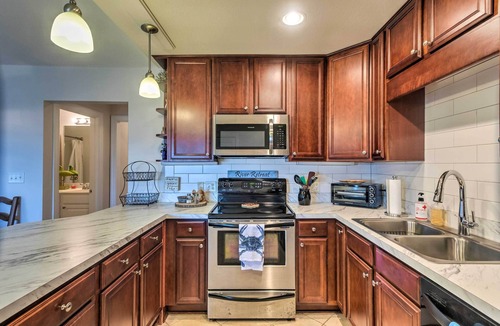 Darien Condo | 3rd-Floor Riverfront Condo: Walk to Downtown Eats!