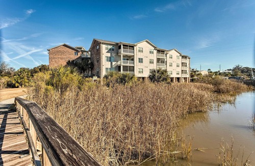 Darien Condo | 3rd-Floor Riverfront Condo: Walk to Downtown Eats!