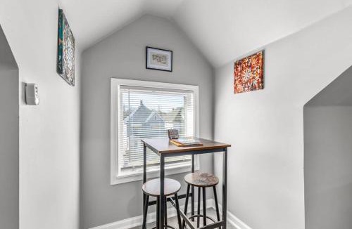 Detroit Apartment | 3rd Story Loft Islandview Pets Included with Free Parking!
